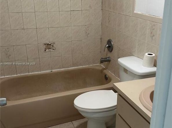 3060 NW 204th Ln, Miami Gardens FL 33056