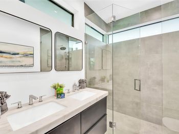 520 NW 41st St