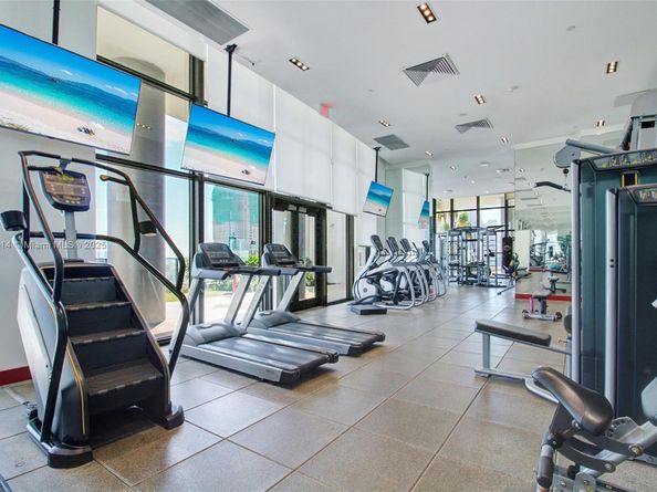 1600 NE 1st Ave 2708, Miami FL 33132