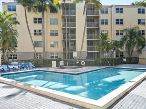 8363 Lake Dr 503, Doral FL 33166