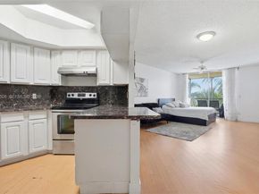 8363 Lake Dr 503, Doral FL 33166