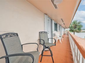 800 SW 10th Ter 20T, Hallandale Beach FL 33009