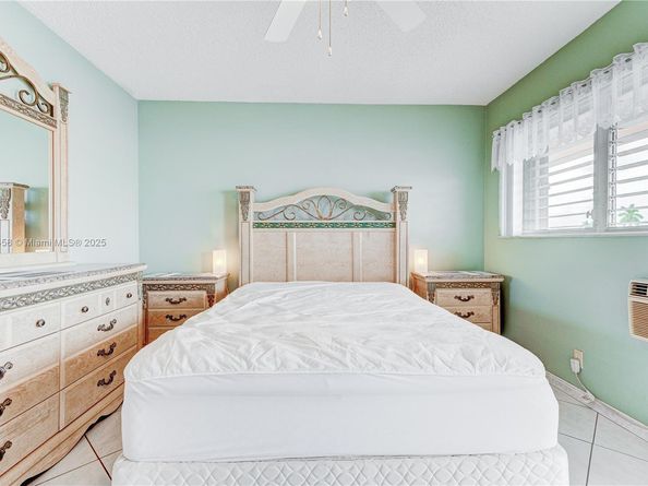 800 SW 10th Ter 20T, Hallandale Beach FL 33009