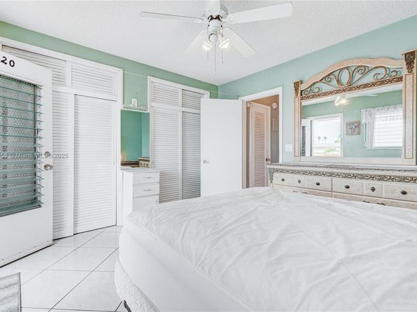 800 SW 10th Ter 20T, Hallandale Beach FL 33009