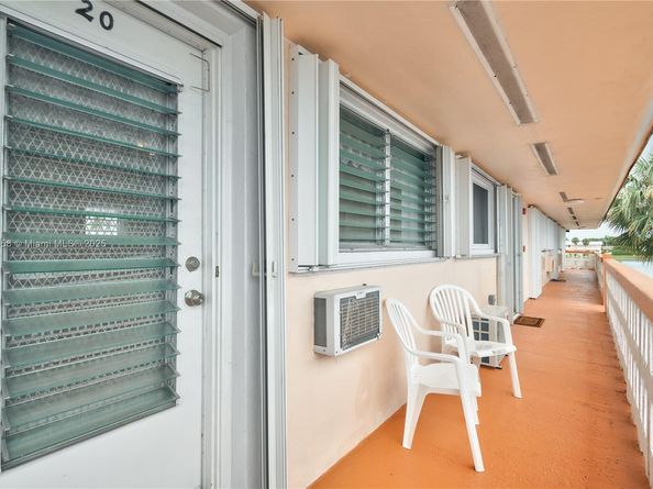 800 SW 10th Ter 20T, Hallandale Beach FL 33009