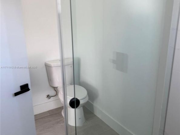 210 SE 10th St, Hallandale Beach FL 33009