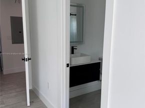 210 SE 10th St, Hallandale Beach FL 33009