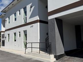 210 SE 10th St, Hallandale Beach FL 33009