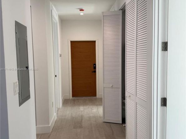 210 SE 10th St, Hallandale Beach FL 33009