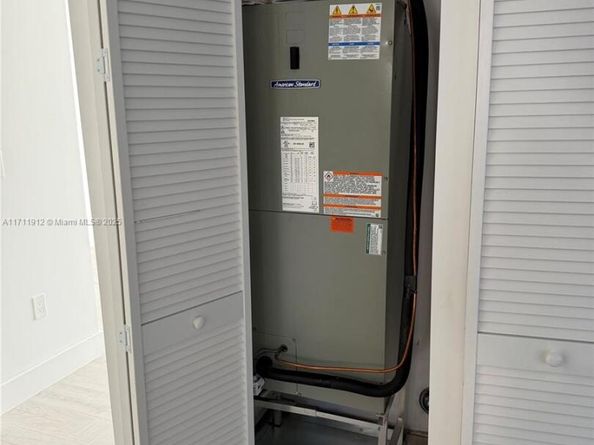 210 SE 10th St, Hallandale Beach FL 33009