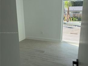 210 SE 10th St, Hallandale Beach FL 33009