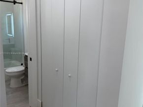 210 SE 10th St, Hallandale Beach FL 33009