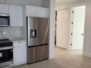 210 SE 10th St, Hallandale Beach FL 33009