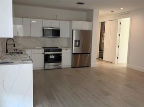 210 SE 10th St, Hallandale Beach FL 33009