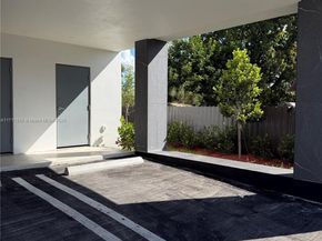 210 SE 10th St, Hallandale Beach FL 33009