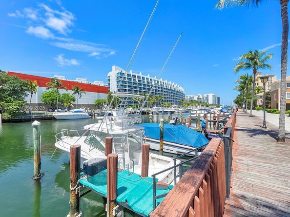 2871 NE 185th St 205, Aventura FL 33180