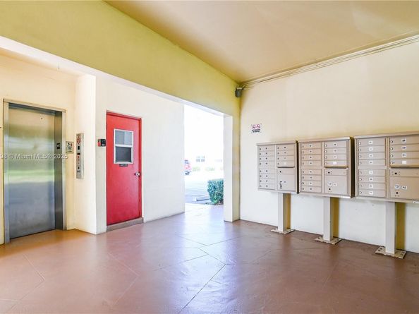 4441 NW 16th St J301, Lauderhill FL 33313