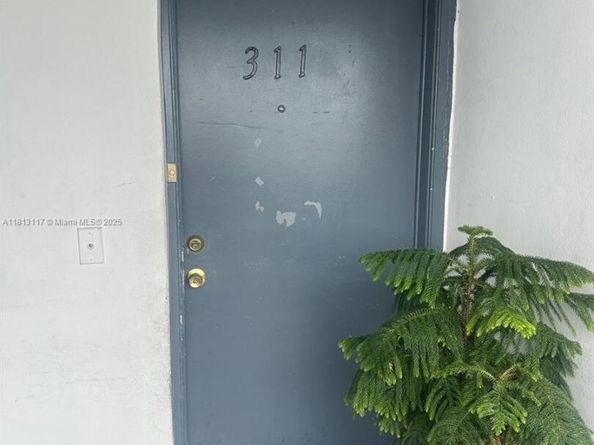 13700 NE 6th Ave 311, North Miami FL 33161