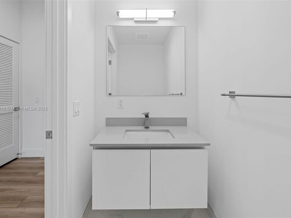 101 Diplomat Pkwy 901, Hallandale Beach FL 33009