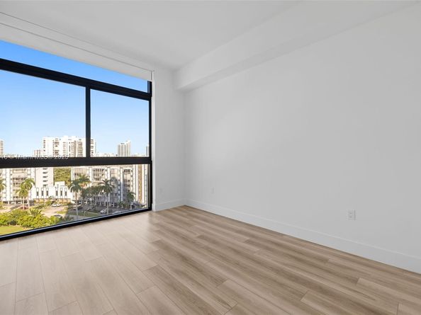 101 Diplomat Pkwy 901, Hallandale Beach FL 33009