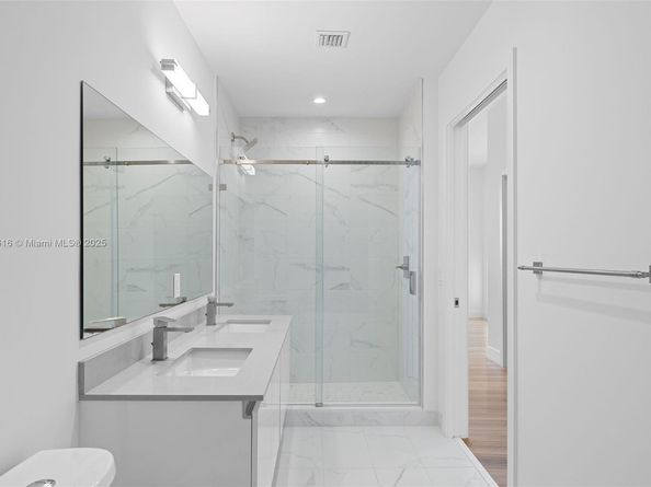 101 Diplomat Pkwy 901, Hallandale Beach FL 33009