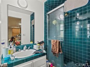 9253 Hayvenhurst Avenue, North Hills (los Angeles) CA 91343