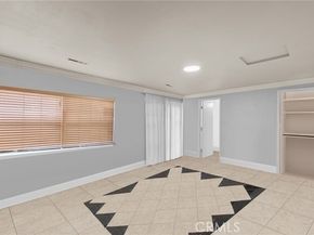 9253 Hayvenhurst Avenue, North Hills (los Angeles) CA 91343