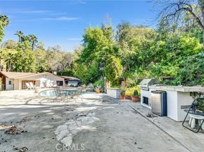 19130 Charles Street, Tarzana (los Angeles) CA 91356