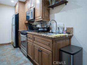 6930 Balcom, Reseda (los Angeles) CA 91335