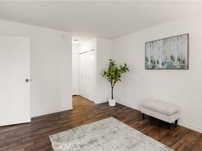 8601 International 162, Canoga Park (los Angeles) CA 91304