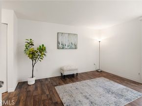 8601 International 162, Canoga Park (los Angeles) CA 91304