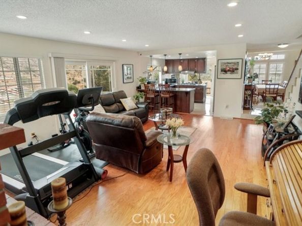 9730 Mustang Way, Burbank CA 91040