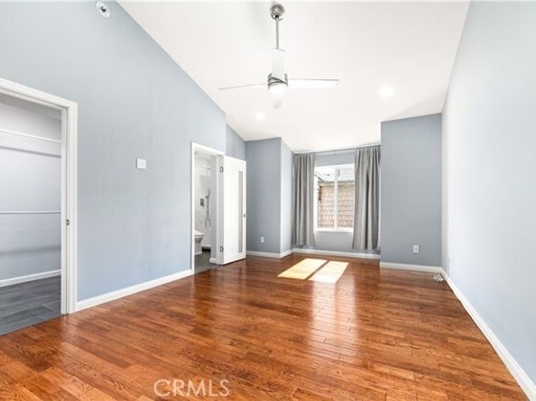 18631 Collins Street 10, Tarzana (los Angeles) CA 91356