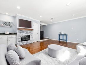 18631 Collins Street 10, Tarzana (los Angeles) CA 91356