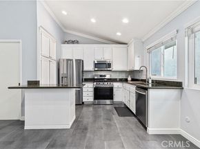 18631 Collins Street 10, Tarzana (los Angeles) CA 91356