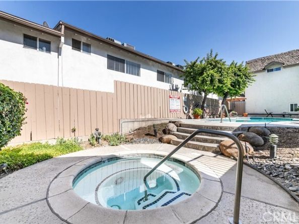 18631 Collins Street 10, Tarzana (los Angeles) CA 91356