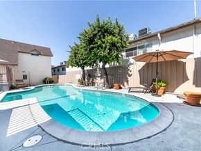 18631 Collins Street 10, Tarzana (los Angeles) CA 91356