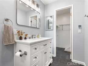 18631 Collins Street 10, Tarzana (los Angeles) CA 91356