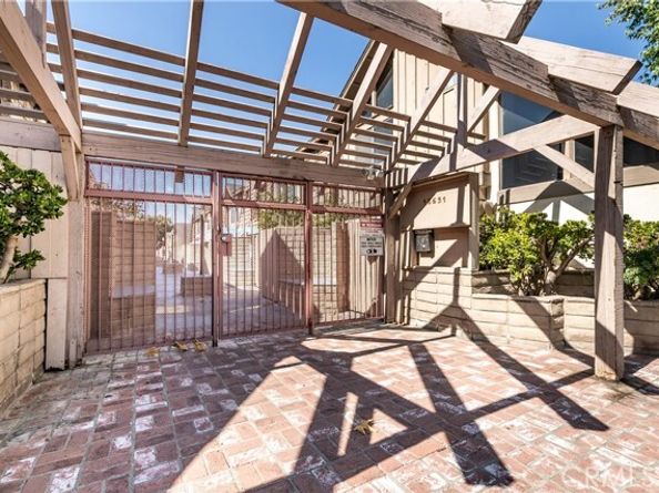 18631 Collins Street 10, Tarzana (los Angeles) CA 91356