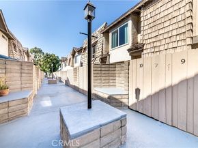 18631 Collins Street 10, Tarzana (los Angeles) CA 91356