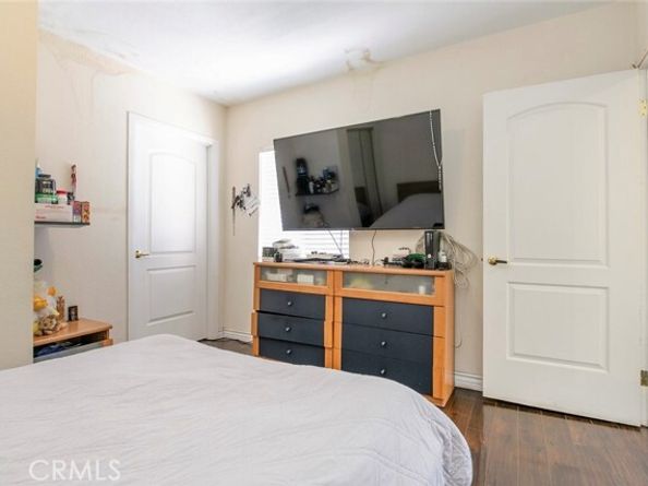 10058 Sunland Boulevard, Burbank CA 91040