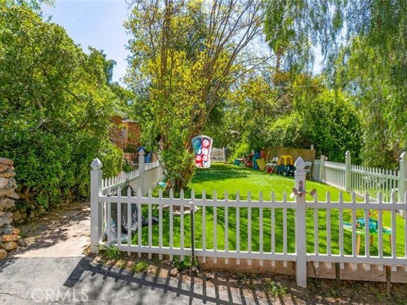 10058 Sunland Boulevard, Burbank CA 91040
