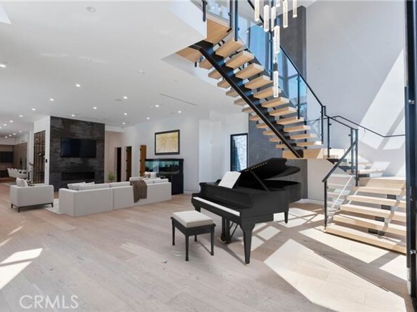 4653 Vanalden Avenue, Tarzana (los Angeles) CA 91356