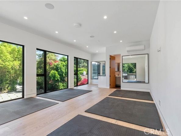 4653 Vanalden Avenue, Tarzana (los Angeles) CA 91356