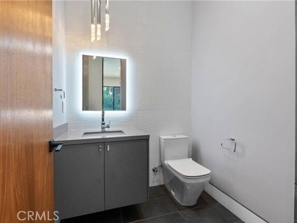 4653 Vanalden Avenue, Tarzana (los Angeles) CA 91356