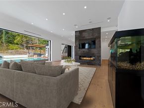 4653 Vanalden Avenue, Tarzana (los Angeles) CA 91356