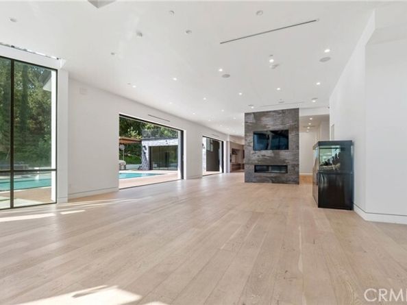 4653 Vanalden Avenue, Tarzana (los Angeles) CA 91356