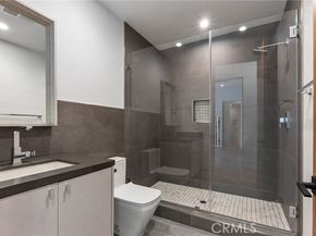 4653 Vanalden Avenue, Tarzana (los Angeles) CA 91356