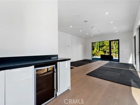 4653 Vanalden Avenue, Tarzana (los Angeles) CA 91356