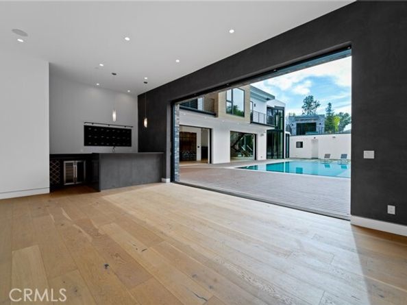 4653 Vanalden Avenue, Tarzana (los Angeles) CA 91356